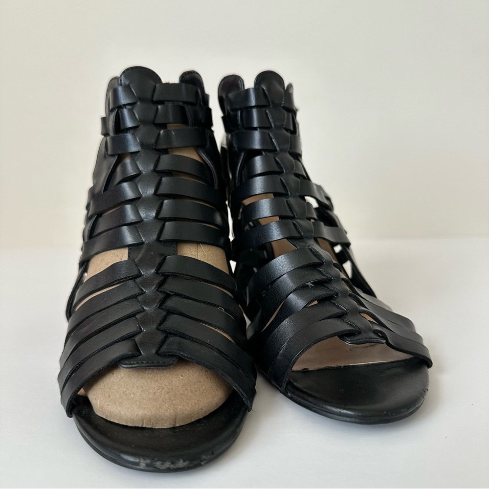 Strappy caged open toe heeled sandals- black size 9